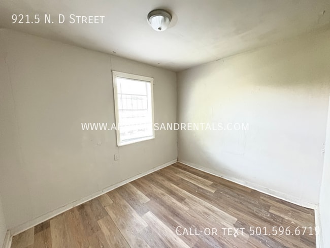 Building Photo - 921.5 N Dakota Ave