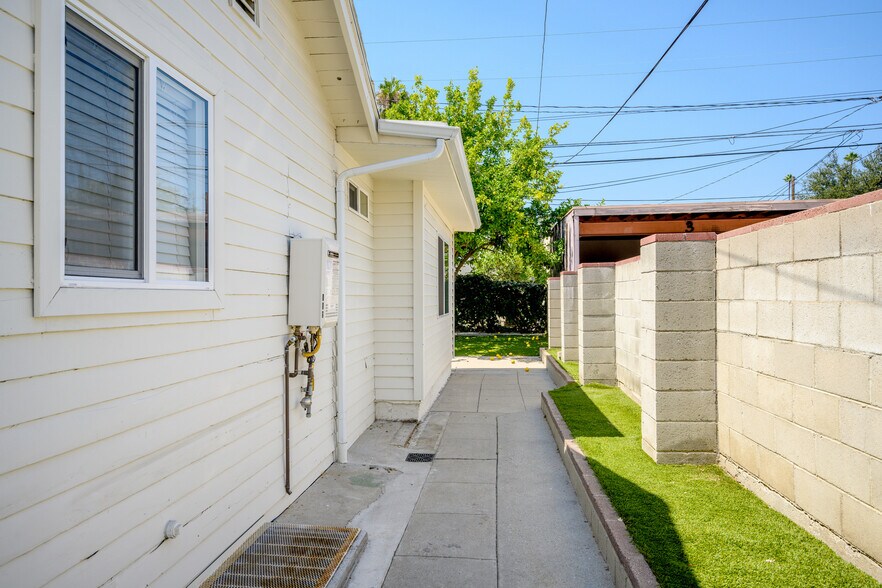 Building Photo - 1159 Western Ave