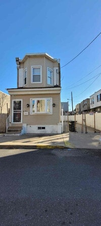 Building Photo - 312 Bailey St