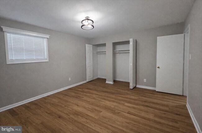 Building Photo - 5 Warren Lodge Ct