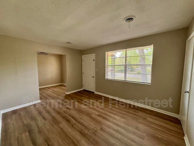 Building Photo - 336 Deerwood Ct