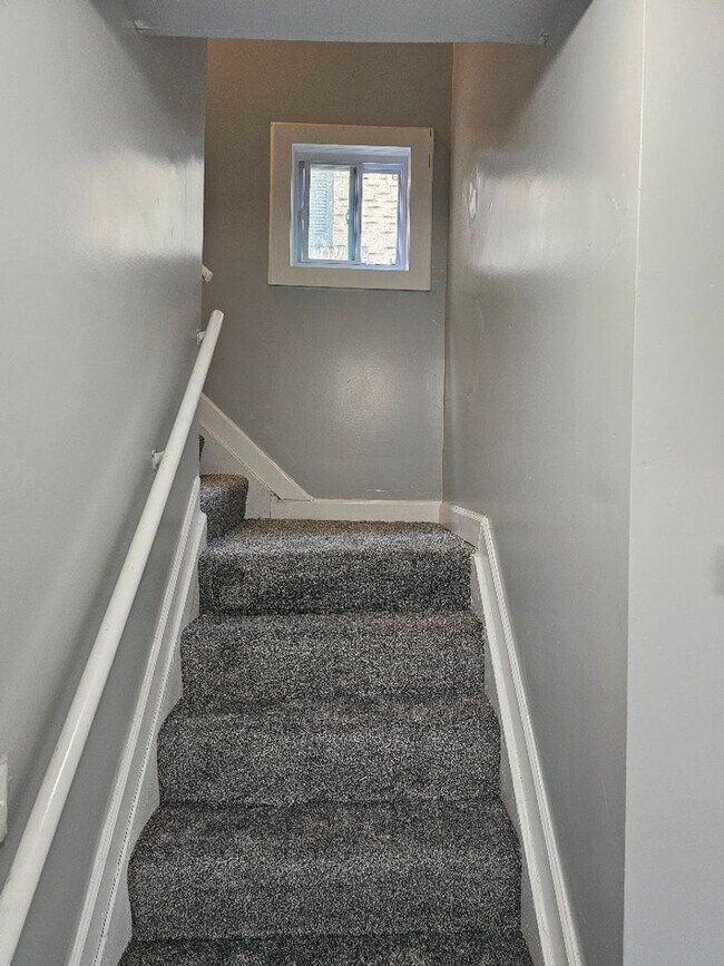Building Photo - 5056 Bewick St