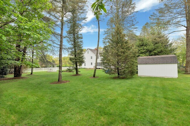Building Photo - 110 Sleepy Hollow Ln