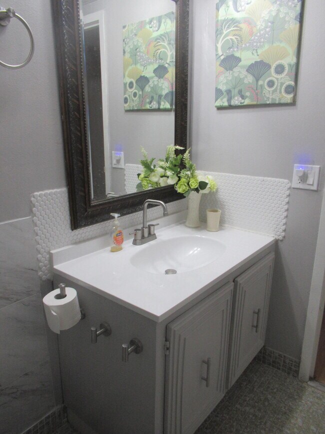 Building Photo - 2841 Somerset Dr