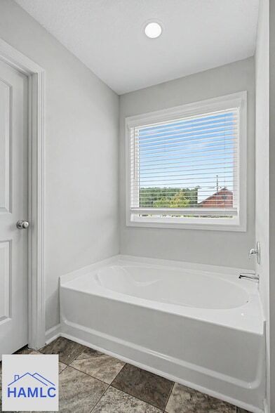 Building Photo - 16 Cassels Ct