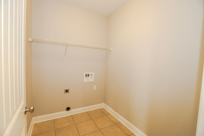 Building Photo - 4453 Galway Dr