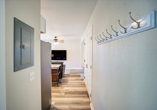 Building Photo - 156 Rodney Ct