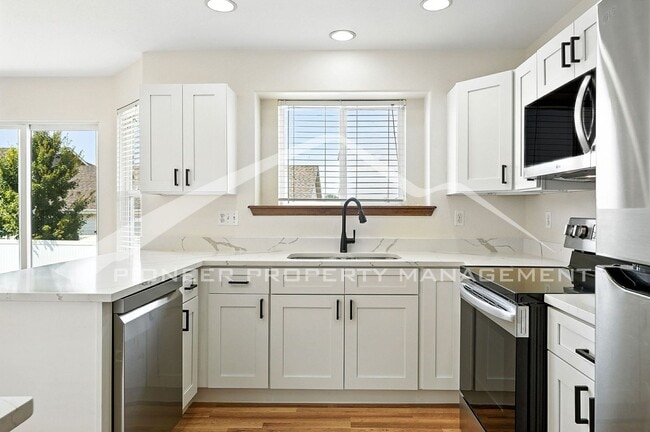 Building Photo - Charming Home with Central AC and Gas Fire...