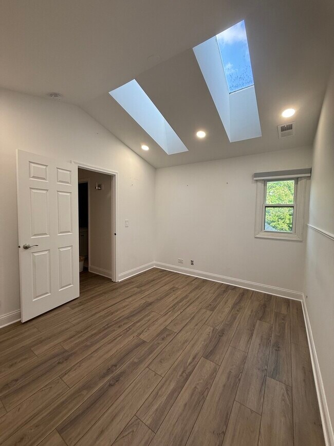 Building Photo - 227 Spring Creek Cir