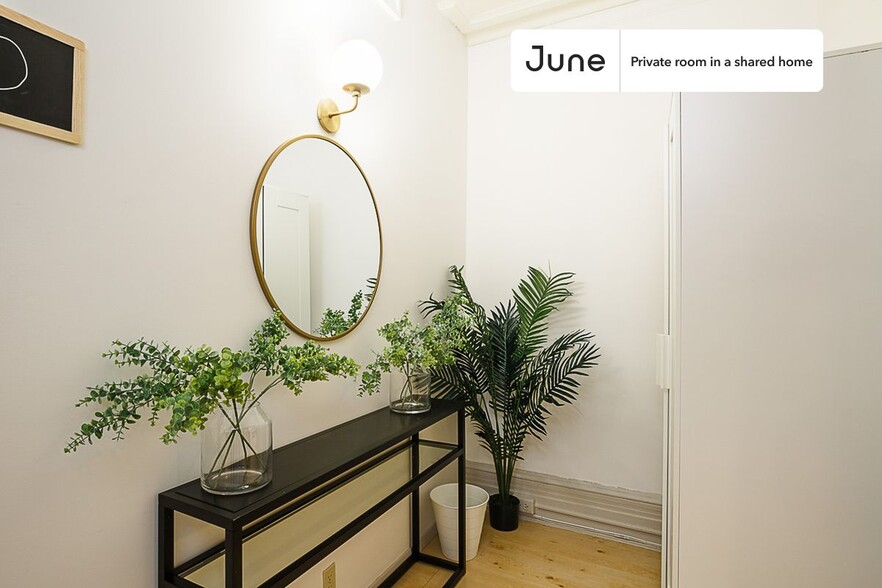 Building Photo - Room in Shared 5 bed/1 bath home in Hell's Kitchen