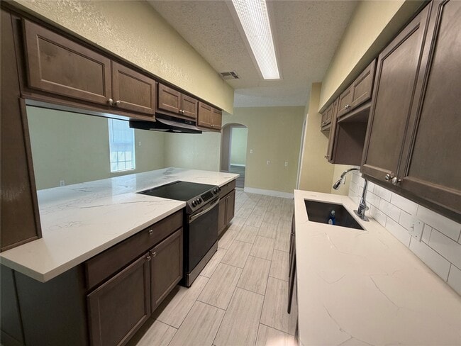 Building Photo - 2501 Maple St