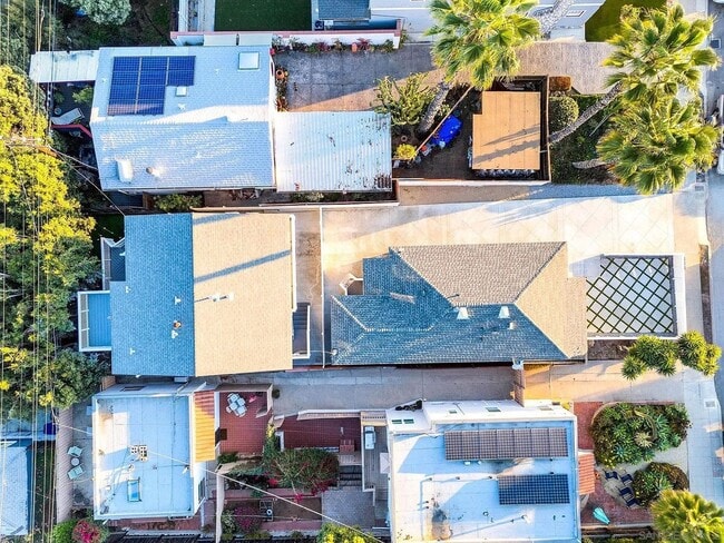 Building Photo - Beautifully Remodeled 3-Bed Home in Prime Location – AVALIABLE EARLY MAY