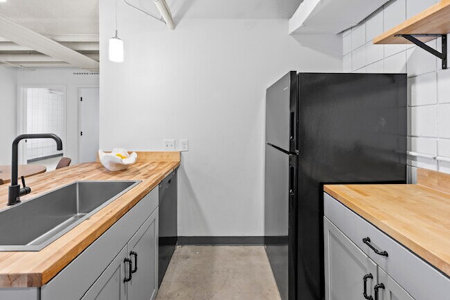 Building Photo - 415 S Weber St