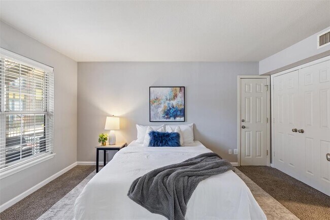 Building Photo - 7685 Northcross Dr