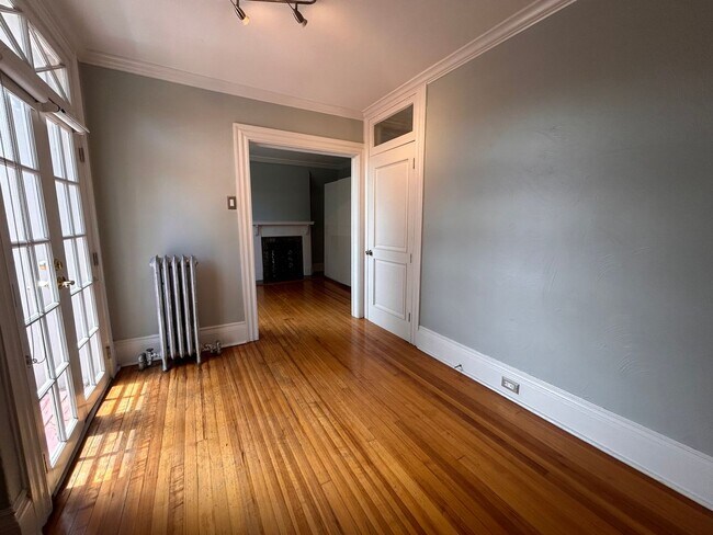 Building Photo - $0 DEPOSIT OPTION. CHARMING VICTORIAN TOWNHOUSE IN UPTOWN/CITY PARK WEST