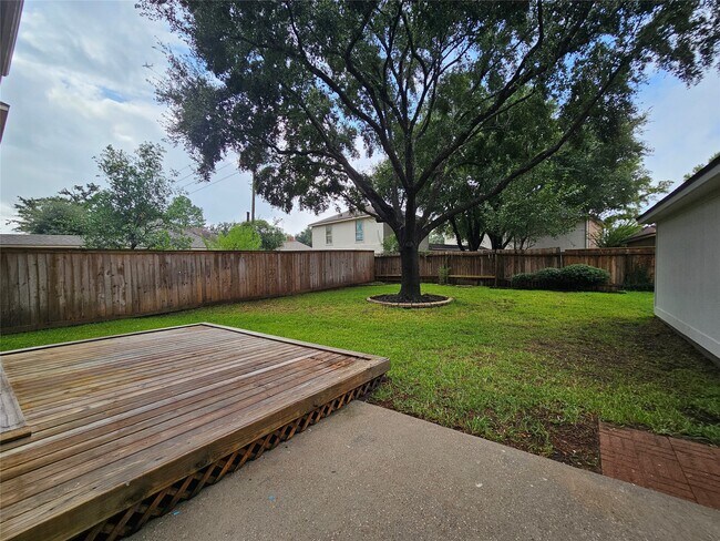 Building Photo - 15015 Dawnbrook Dr