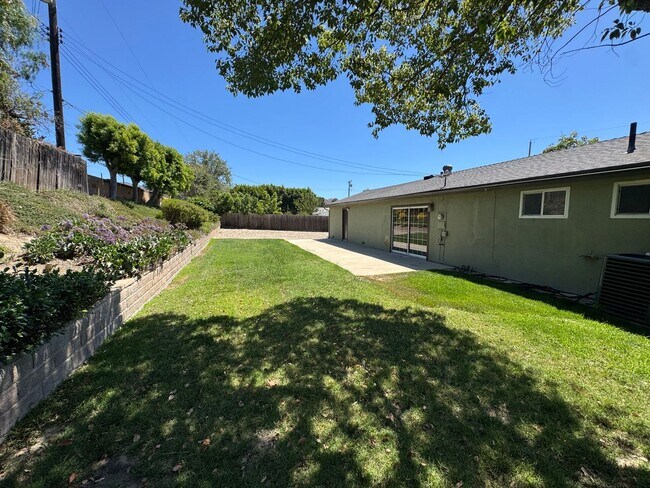 Building Photo - Charming Simi Valley Home with Expansive Outdoor Space