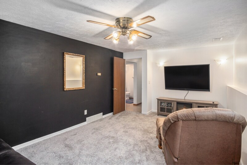 Building Photo - 9650 Sahler St