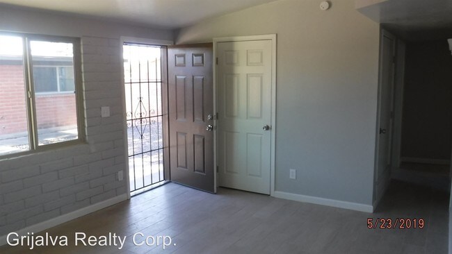 Building Photo - 963 E Graybill Dr