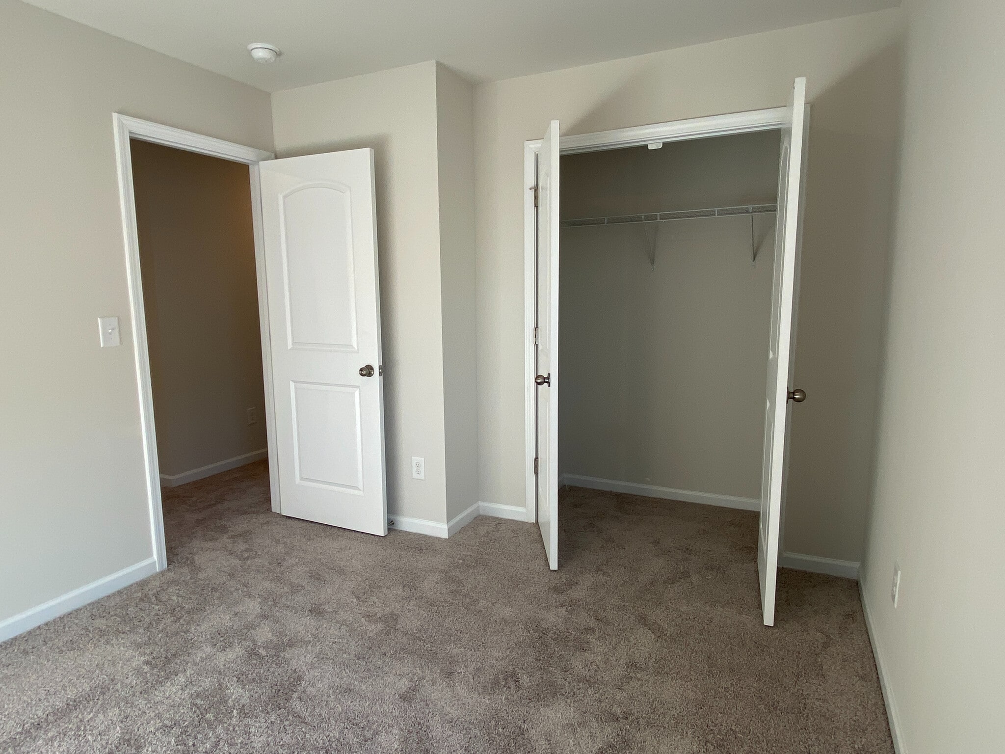 Building Photo - Room in House on Maylen Trace