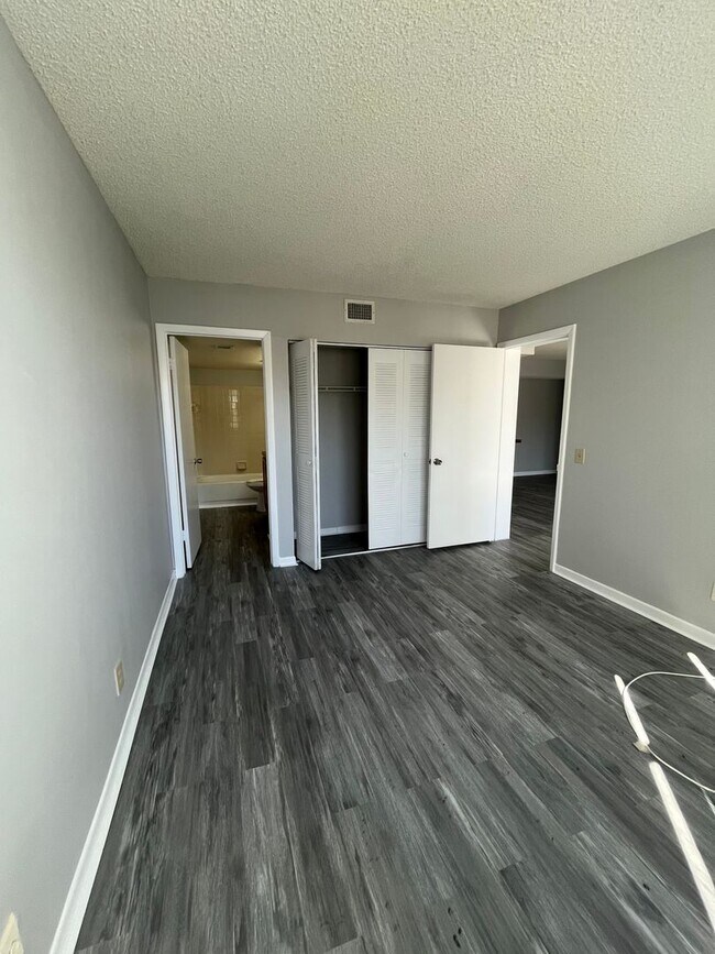 Building Photo - TWO BEDROOM TWO BATHROOM !! WATERFRONT COMMUNITY