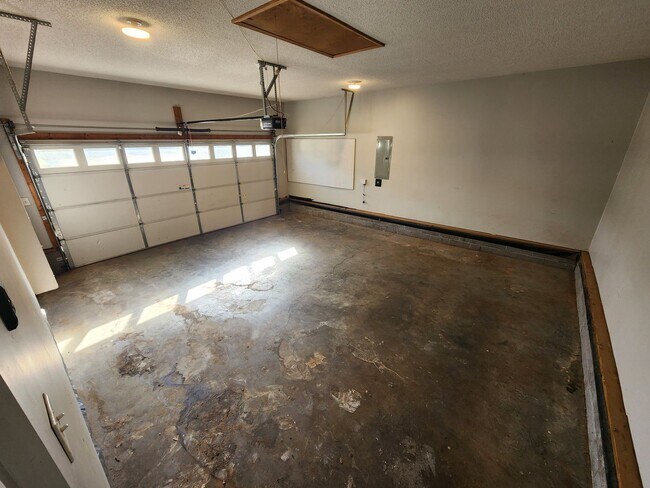 Building Photo - 4028 Challis Dr