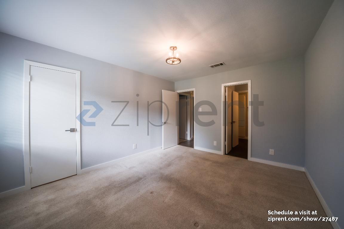 Building Photo - Unit A