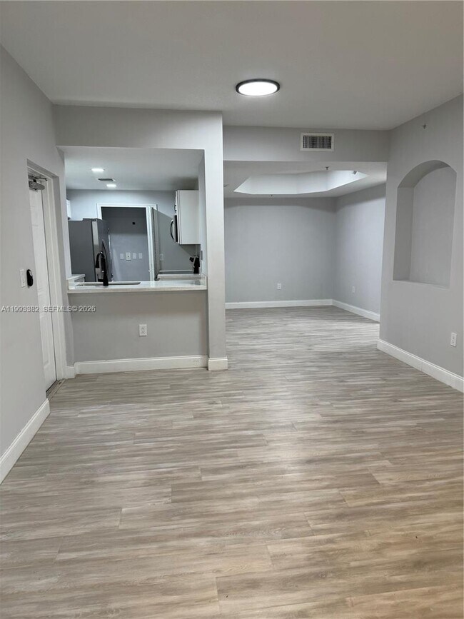 Building Photo - 6440 NW 114th Ave