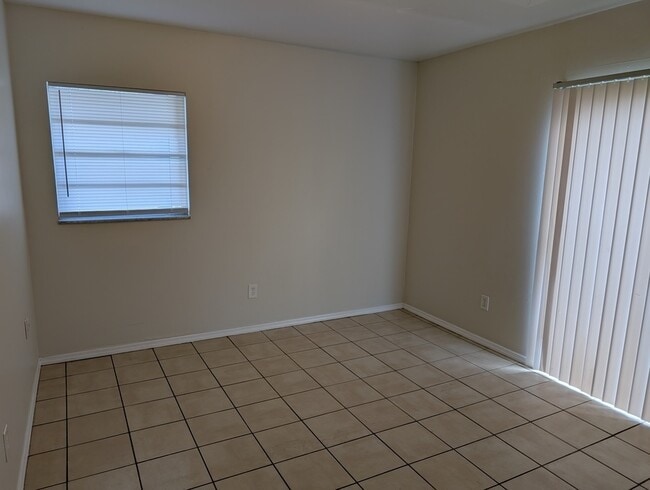 Building Photo - 124 S Montclair Ave