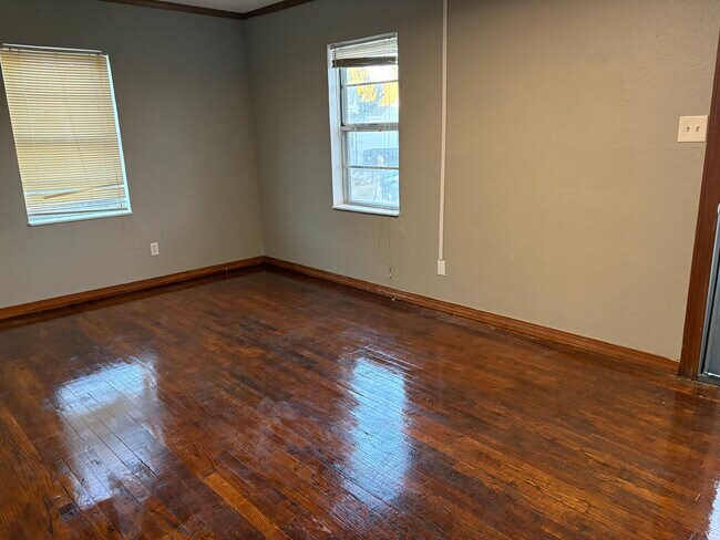 Building Photo - 1421 E Lockheed Ct