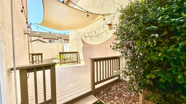 Building Photo - Lovely Two-Story Home in The Heights Overl...