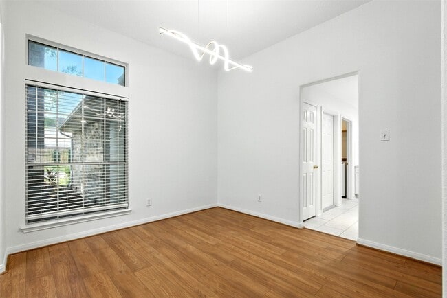 Building Photo - 2119 Hannover Way