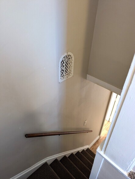 Building Photo - 5313 Broadway