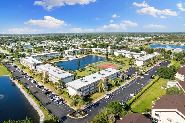 Building Photo - 1008 Manatee Rd