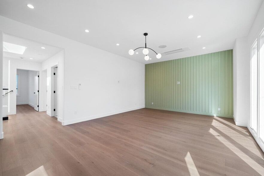 Building Photo - 1815 35th Ave