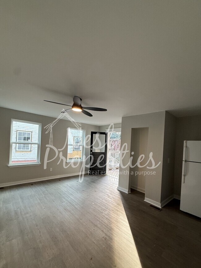 Building Photo - 233 E Cambridge Ave