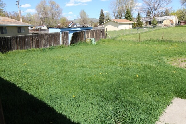 Building Photo - 4831 Darwin Pl