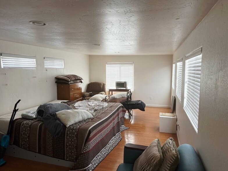Upstairs bedroom - 1155 S Page Springs Rd