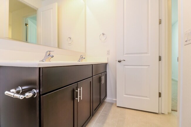 Building Photo - 4426 S 111th Dr