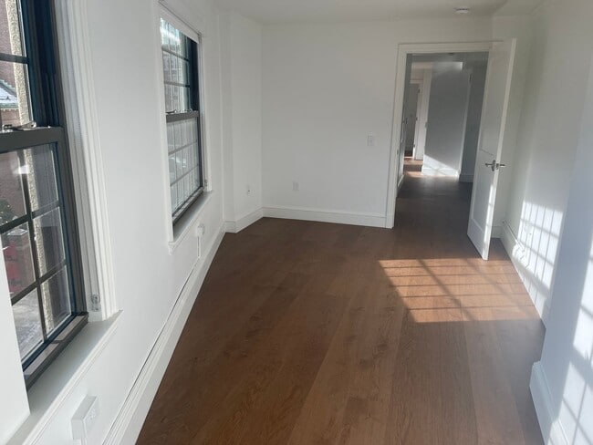Building Photo - Harvard Sq Studio Brand New Renovation, 1 month Free rent Vacant and ready now