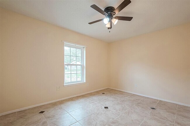 Building Photo - 1615 Millbury Dr