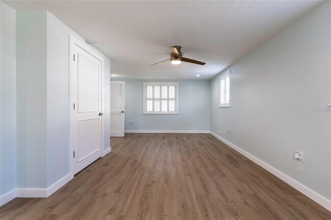 Building Photo - 5923 Briarwood Ave