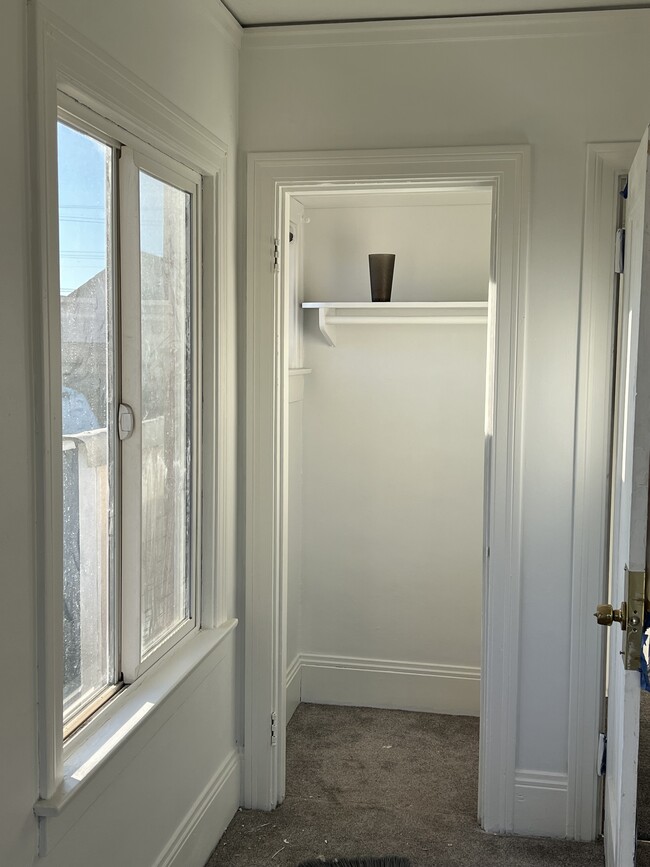 Nice closets - 1509 39th Ave