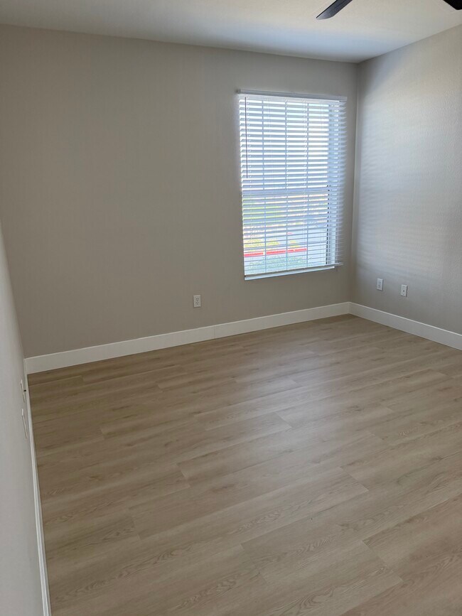 newly refinished master bedroom - 231 W Horizon Ridge Pky