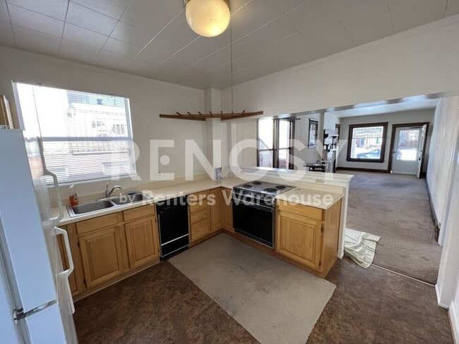 Building Photo - Charming 1 Bed / 1 Bath Duplex with basement Near Washington Park – Available Now!