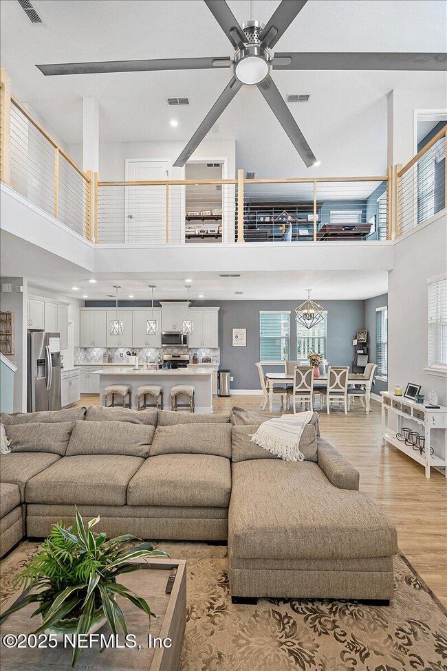 Building Photo - 227 Daydream Ave
