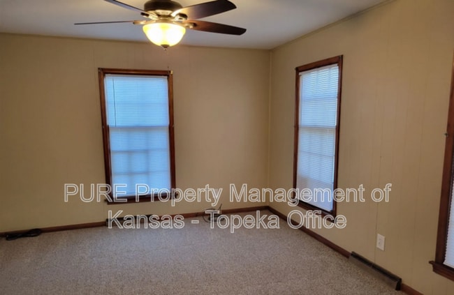 Building Photo - 2215 SE Kentucky Ave