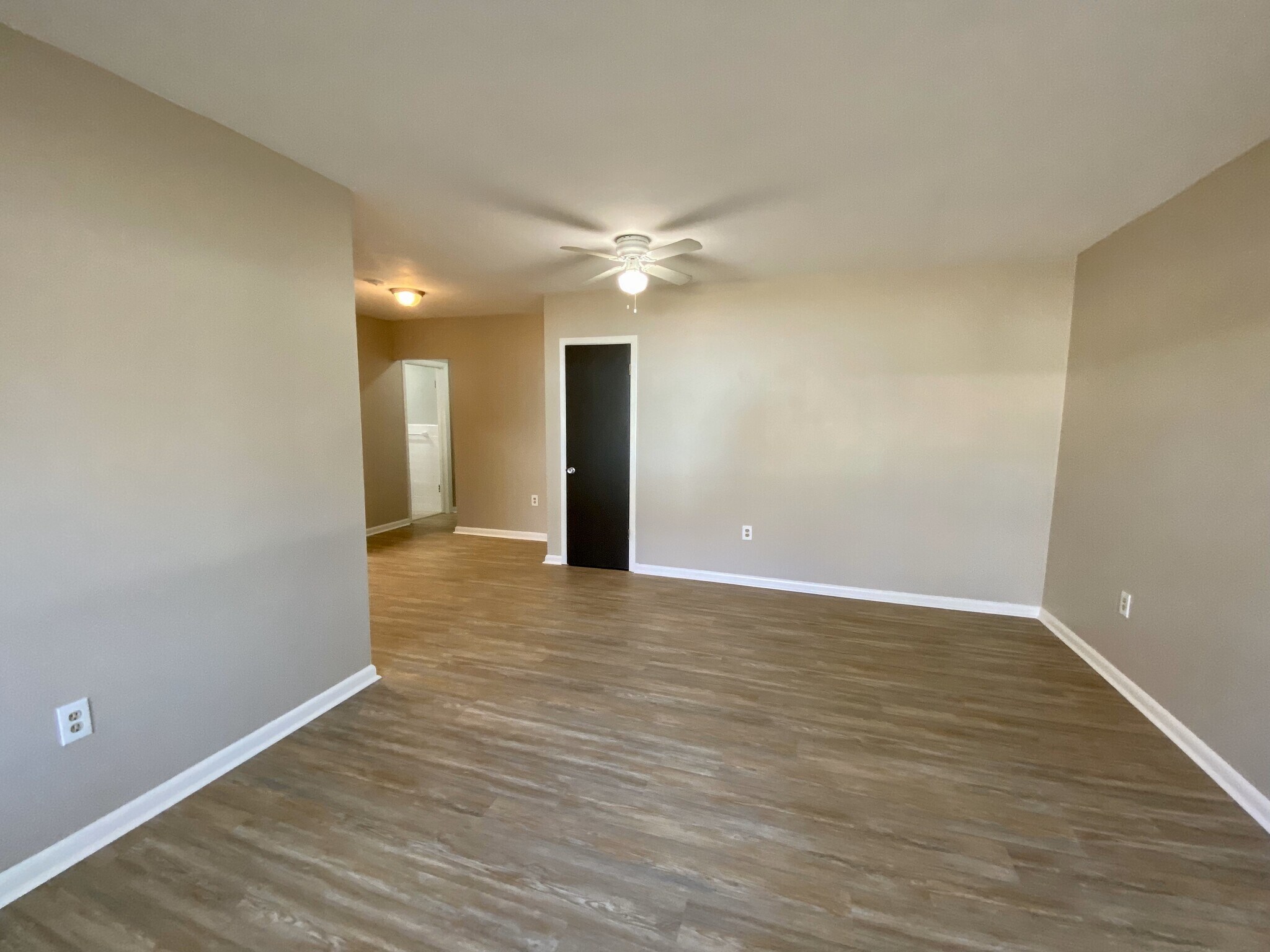 Building Photo - 1305 N Lotus Dr