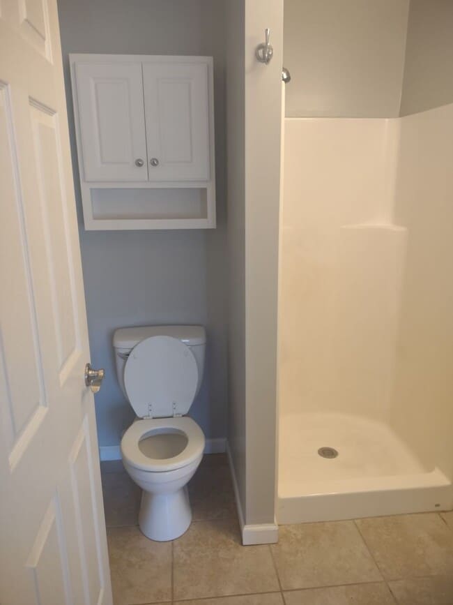 Building Photo - Corner Tri~Plex Benton KY 3 Bed 2.5 Bathrooms