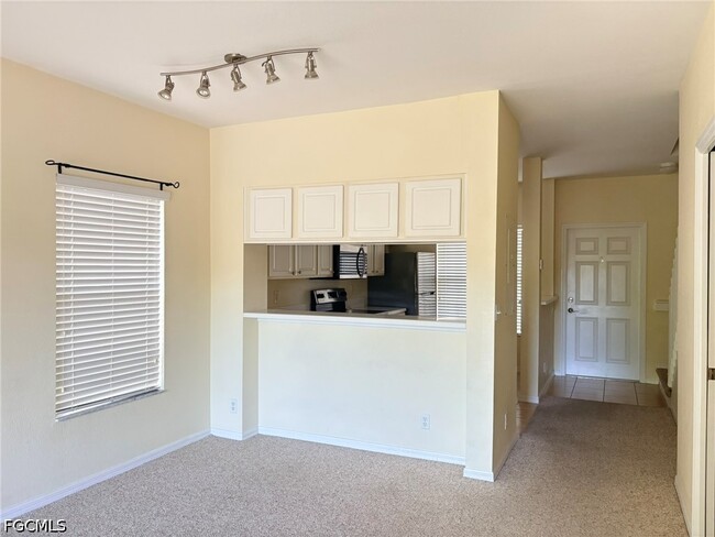 Building Photo - 8162 Pacific Beach Dr